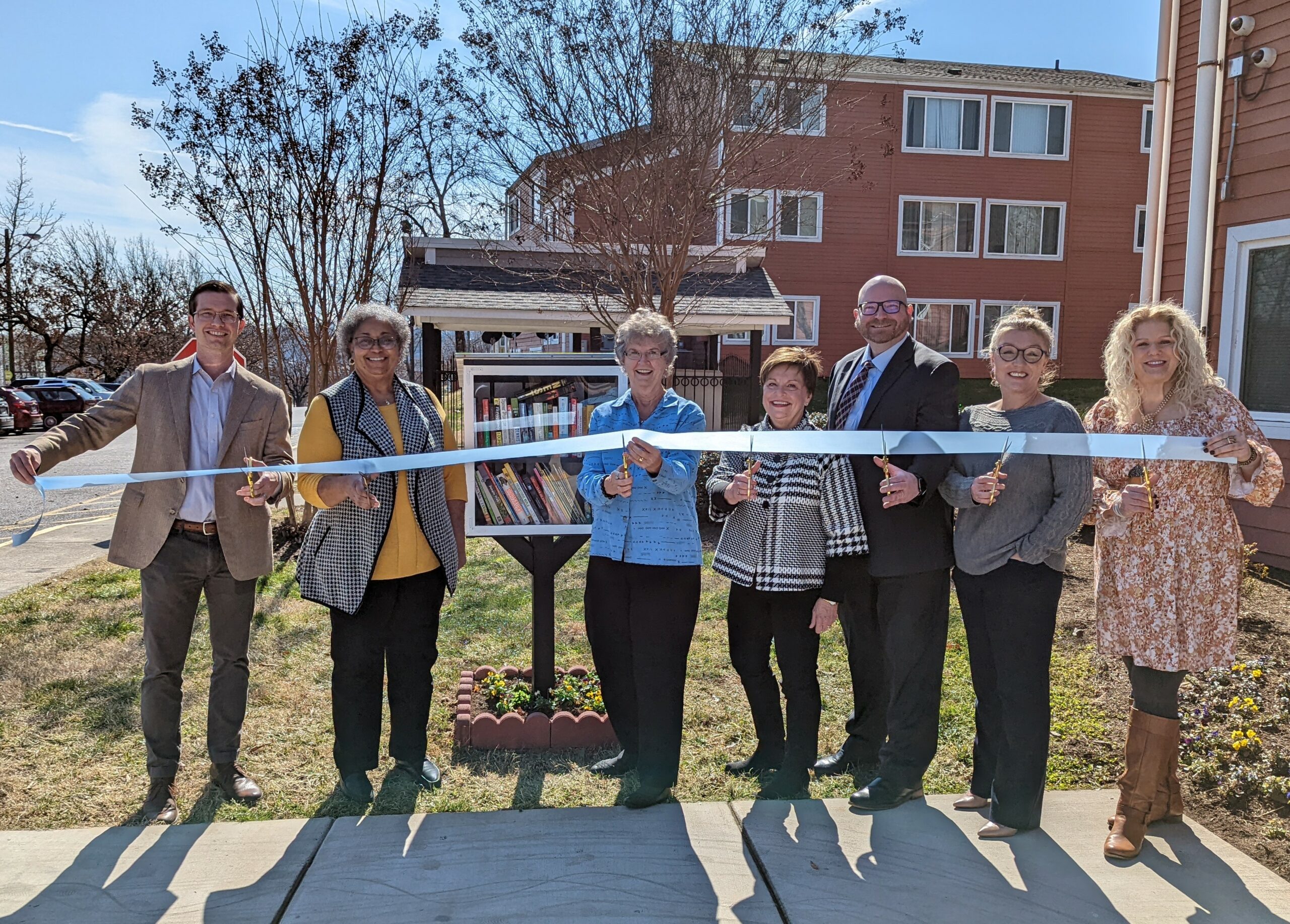 Featured image for “Rotary Club of Knoxville opens Little Free Library at KCDC’s The Vista at Summit Hill”